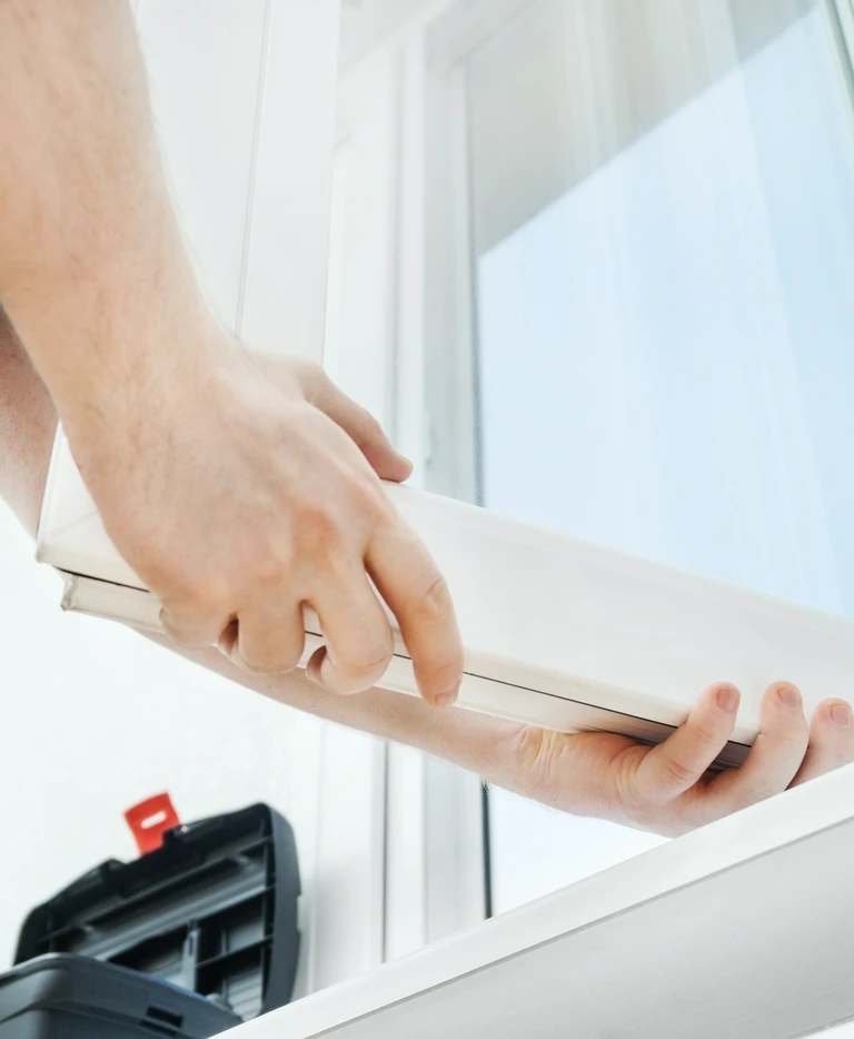 Montaż białego profilu okiennego